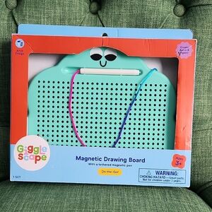 Gigglescape Magnetic Drawing Board